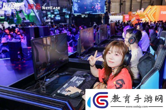 CJ暴雪展臺熱度爆棚！COSER合影、展館活動豐富