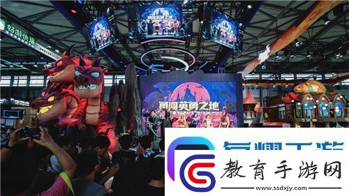 巨大魔龍吸引玩家排隊