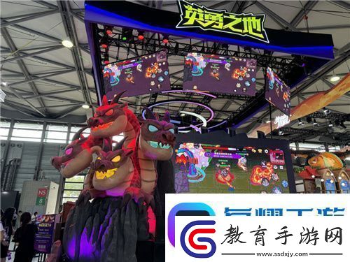 巨大魔龍吸引玩家排隊